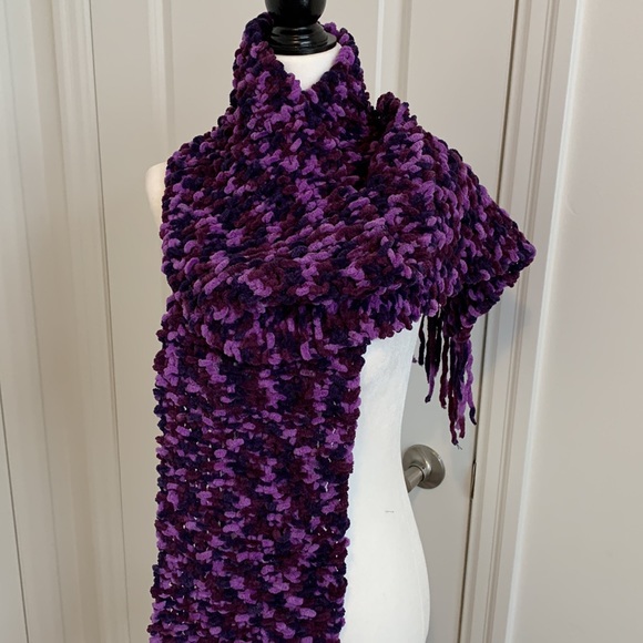 Hand made purple wool scarf - Picture 3 of 3
